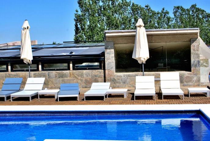 Imagen de la piscina del Hotel Mas Passamaner. Foto 15