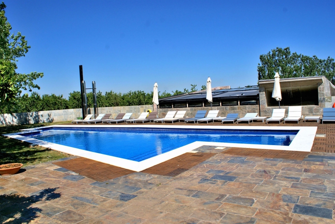 Imagen de la piscina del Hotel Mas Passamaner. Foto 16