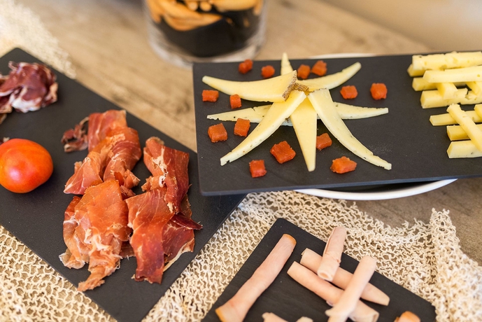 Imagen del bar/restaurante del Hotel Mas Pastora - Adults Only. Foto 2