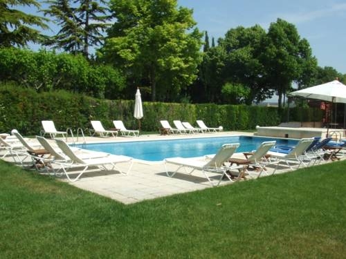 Imagen de la piscina del Hotel Mas Pau. Foto 13