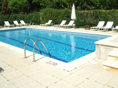 Imagen de la piscina del Hotel Mas Pau. Foto 14