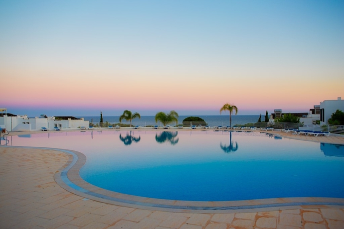 Imagen de la piscina del Hotel Masana Algarve. Foto 15