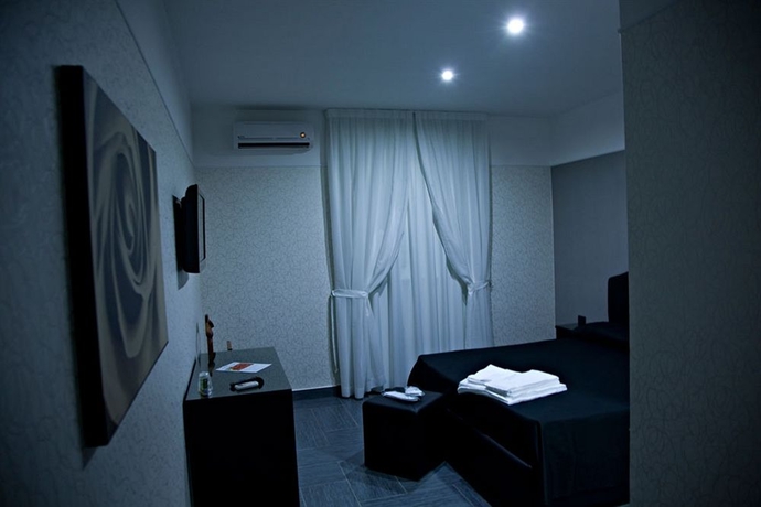Imagen de la habitación del Hotel Masaniello Luxury. Foto 1