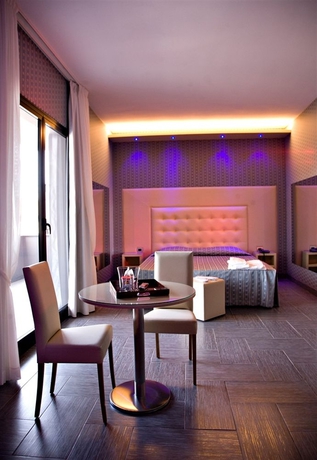 Imagen de la habitación del Hotel Masaniello Luxury. Foto 6