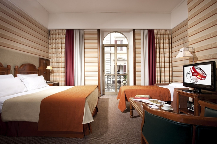 Imagen de la habitación del Hotel Mascagni. Foto 9