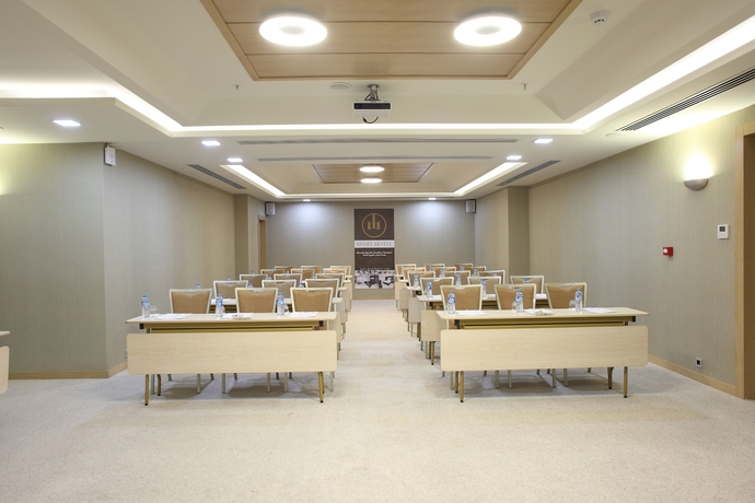 Imagen de los interiores del Hotel Masel. Foto 14