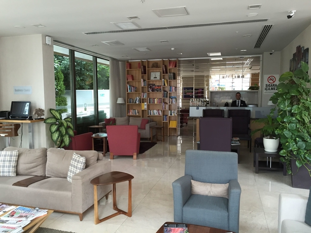 Imagen de los interiores del Hotel Masel. Foto 16