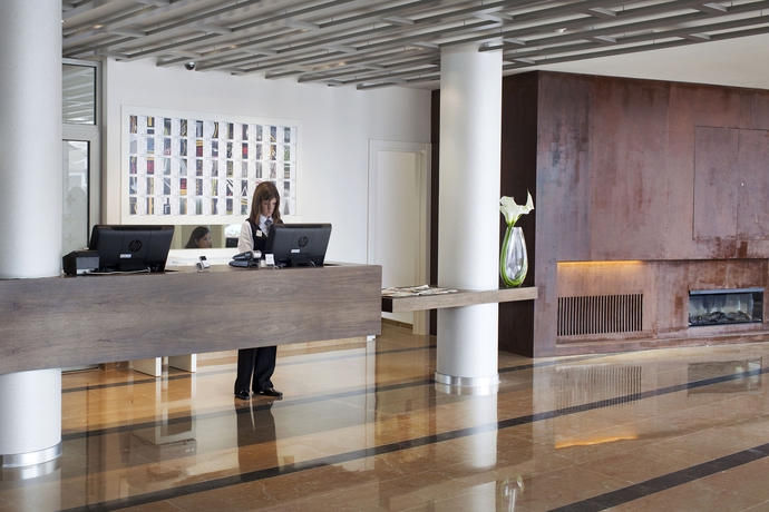 Imagen de los interiores del Hotel Masmonzon. Foto 16