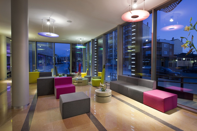 Imagen de los interiores del Hotel Masmonzon. Foto 18