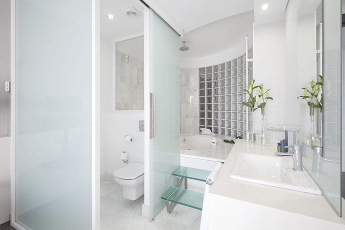 Imagen de la habitación del Hotel Masmonzon. Foto 13