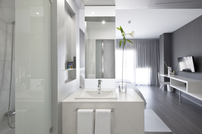 Imagen de la habitación del Hotel Masmonzon. Foto 15