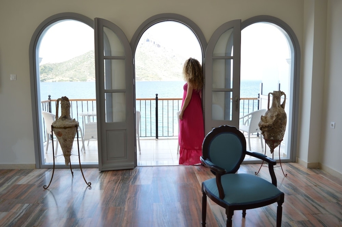 Imagen de los interiores del Hotel Masouriblu. Foto 19