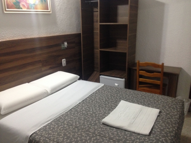 Imagen de la habitación del Hotel Masseilot. Foto 10