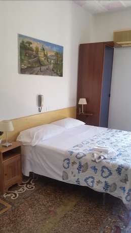 Imagen de la habitación del Hotel Massena, G&eacute;nova. Foto 3