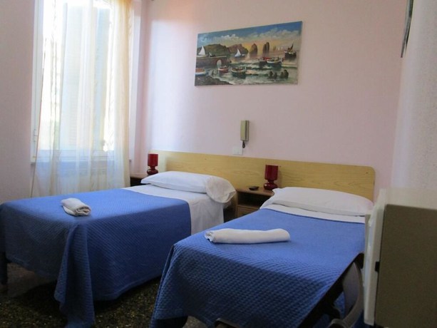 Imagen de la habitación del Hotel Massena, G&eacute;nova. Foto 5