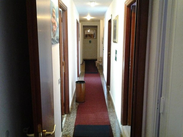 Imagen de los interiores del Hotel Massena, G&eacute;nova. Foto 13