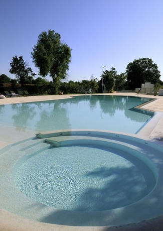 Imagen de la piscina del Hotel Masseria Chiancone Torricella. Foto 14