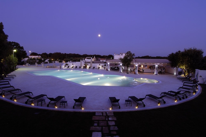 Imagen de la piscina del Hotel Masseria Chiancone Torricella. Foto 15