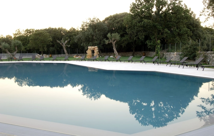 Imagen de la piscina del Hotel Masseria Chiancone Torricella. Foto 17