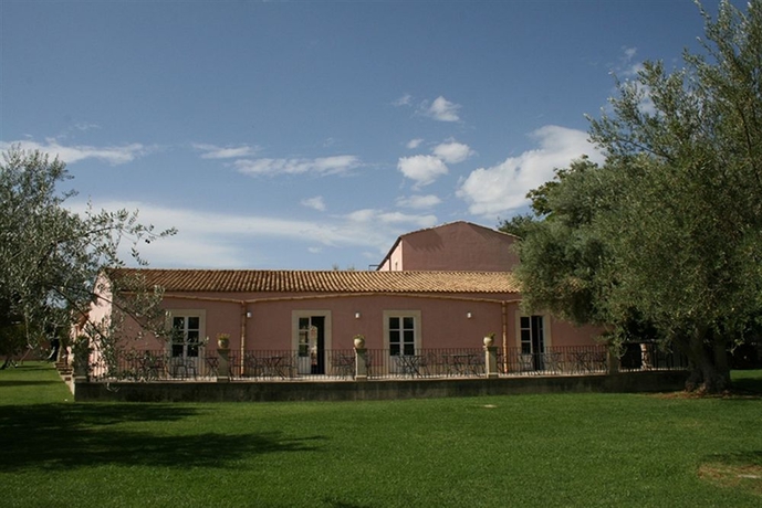 Imagen de los exteriores del Hotel Masseria Degli Ulivi. Foto 3