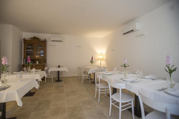 Imagen del bar/restaurante del Hotel Masseria Mongiò Dell'elefante. Foto 2
