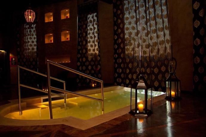 Imagen de la piscina del Hotel Masseria and Spa Luciagiovanni. Foto 9