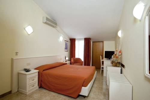 Imagen de la habitación del Hotel Massimino. Foto 14