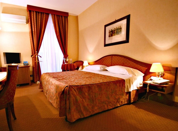 Imagen de la habitación del Hotel Massimo Plaza. Foto 4