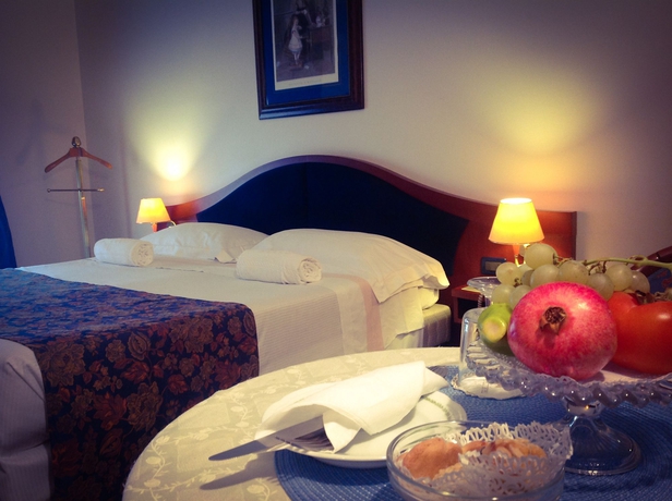 Imagen de la habitación del Hotel Massimo Plaza. Foto 6