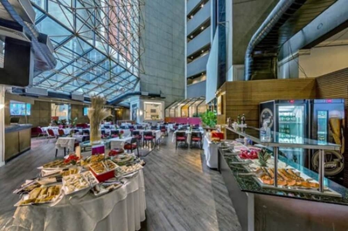 Imagen del bar/restaurante del Hotel Massis. Foto 5