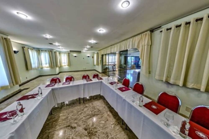 Imagen de los interiores del Hotel Massis. Foto 17