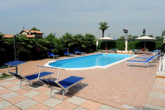 Imagen de la piscina del Hotel Master, Albignasego. Foto 35