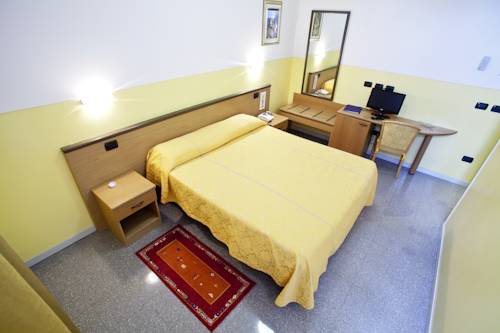 Imagen de la habitación del Hotel Master, Castelvetro Piacentino. Foto 5