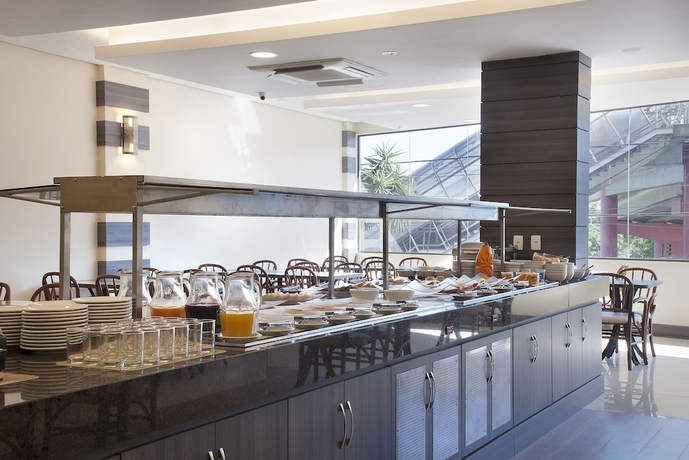 Imagen del bar/restaurante del Hotel Master Express Dom Pedro Ii. Foto 3