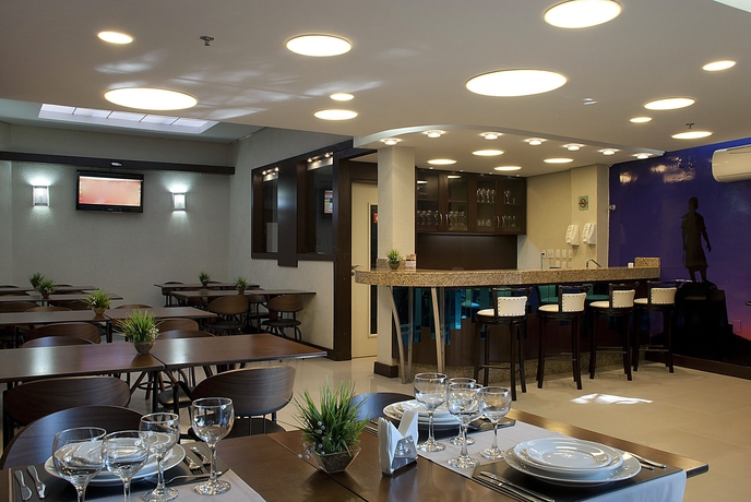 Imagen del bar/restaurante del Hotel Master Premium Royal. Foto 3