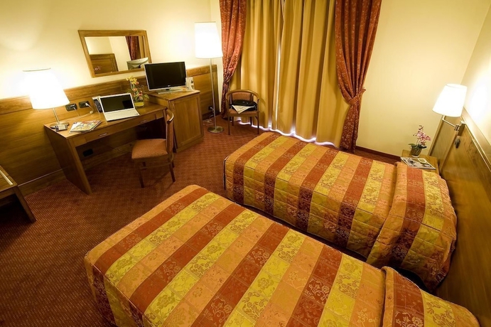 Imagen de la habitación del Hotel Master, Turín. Foto 5