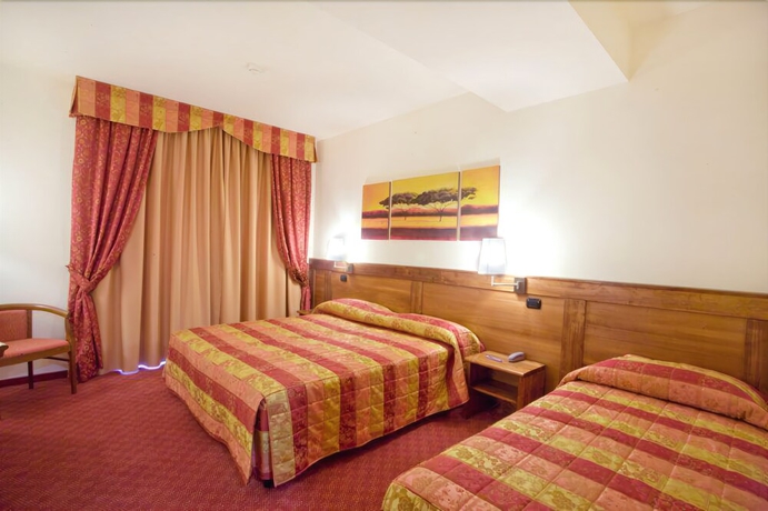 Imagen de la habitación del Hotel Master, Turín. Foto 12