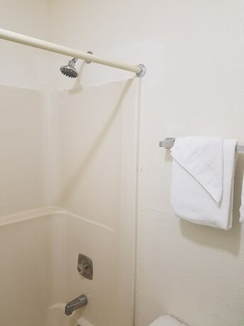 Imagen de la habitación del Hotel Masters Inn Columbia I-26. Foto 8