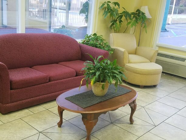 Imagen de los interiores del Hotel Masters Inn Columbia I-26. Foto 11