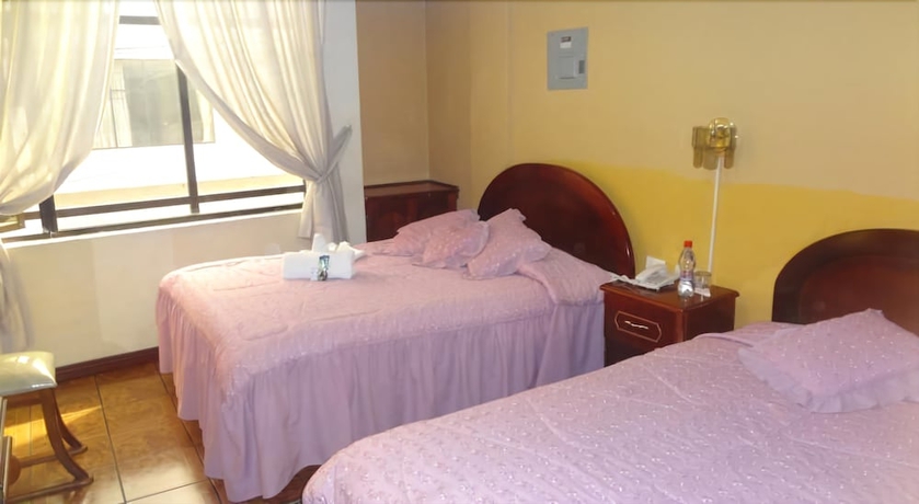 Imagen de la habitación del Hotel Master's Suite. Foto 9