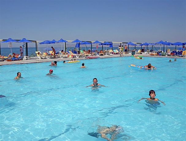 Imagen de la piscina del Hotel Mastichari Bay. Foto 10