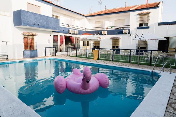 Imagen de la piscina del Hotel Matalascañas. Foto 17