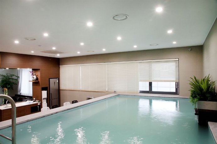 Imagen de la piscina del Hotel Mate Bundang. Foto 15