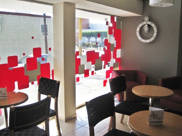 Imagen del bar/restaurante del Hotel Mateos 1215. Foto 2