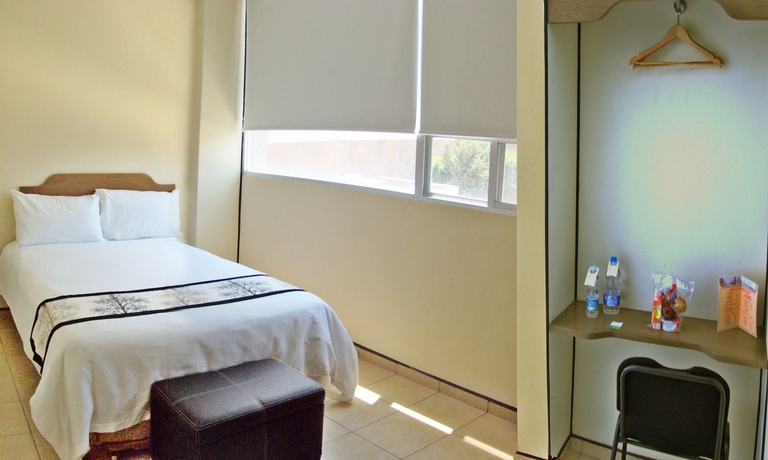 Imagen de la habitación del Hotel Mateos 1215. Foto 6