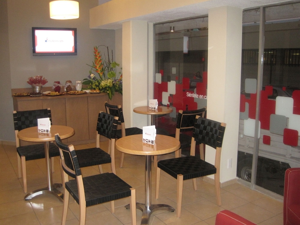 Imagen del bar/restaurante del Hotel Mateos 1215. Foto 3