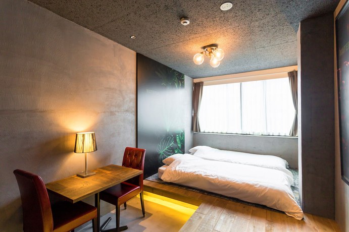 Imagen de la habitación del Hotel Material. Foto 4
