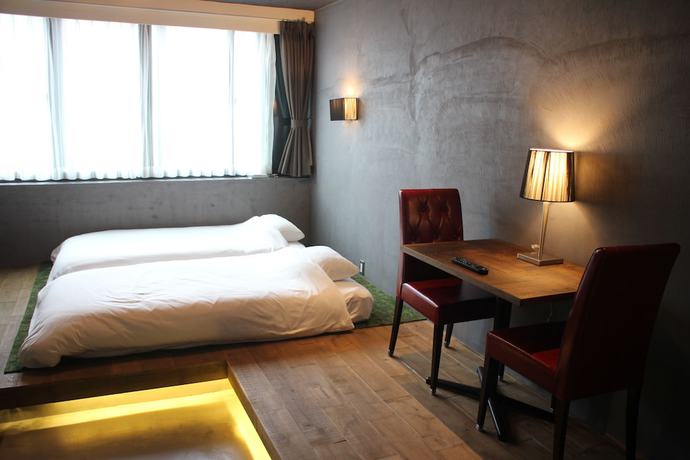 Imagen de la habitación del Hotel Material. Foto 5