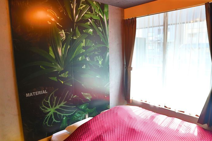 Imagen de la habitación del Hotel Material. Foto 14