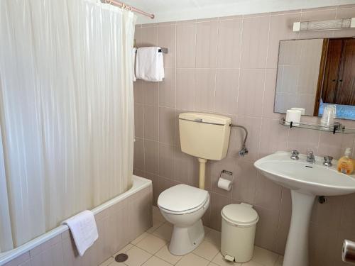 Imagen de la habitación del Hotel Mateus. Foto 19